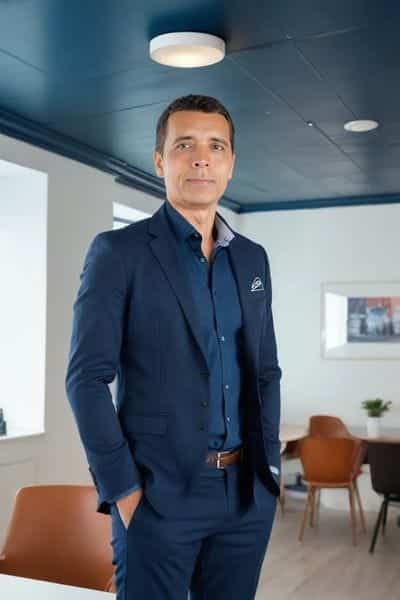 Luis Salamanca, consultor SEO local con 25 años de experiencia empresarial en Colombia